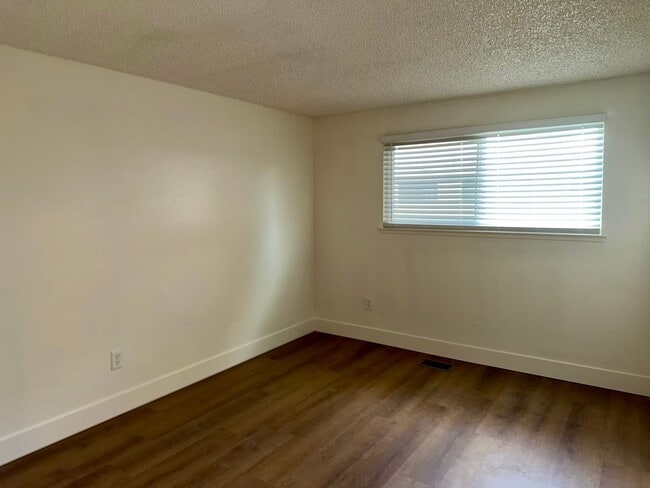 Building Photo - 1643 York Wy