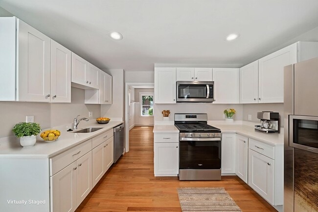 Foto del edificio - 84 Blue Hills Pkwy