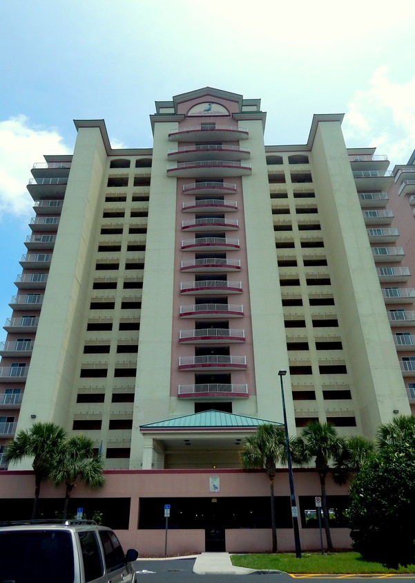 Edificio - 13415 Blue Heron Beach Dr