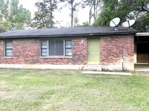 Building Photo - 800 Stillwater Dr