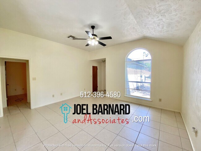 Foto del edificio - Available August 9: 3 Bedroom, 2 Bath Stan...