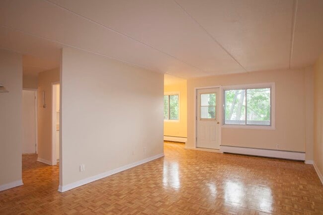 Building Photo - 705 Boulevard Churchill