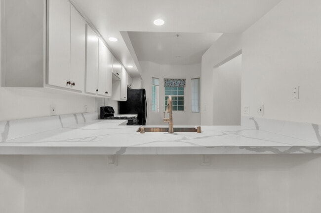 Building Photo - 180 W Lemon Ave