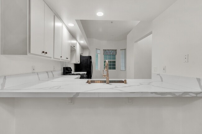 Foto del edificio - 180 W Lemon Ave