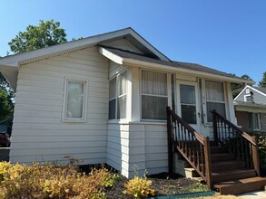 Building Photo - 416 E Maplehurst Ave