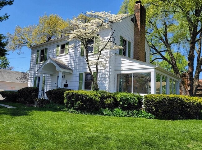 Foto del edificio - 1201 Woodlawn Blvd
