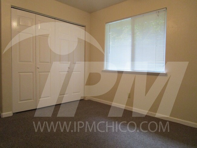 Building Photo - 143 W 3rd Ave