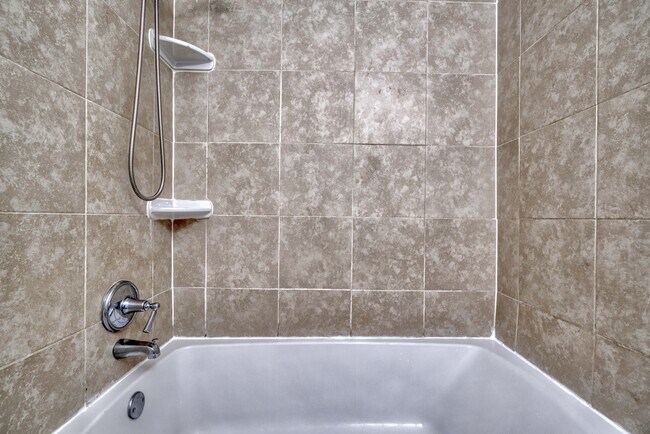 Foto del edificio - 7308 Donnell Pl