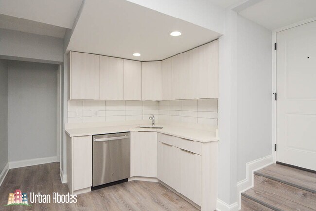 Foto del edificio - 7634 N Eastlake Ter