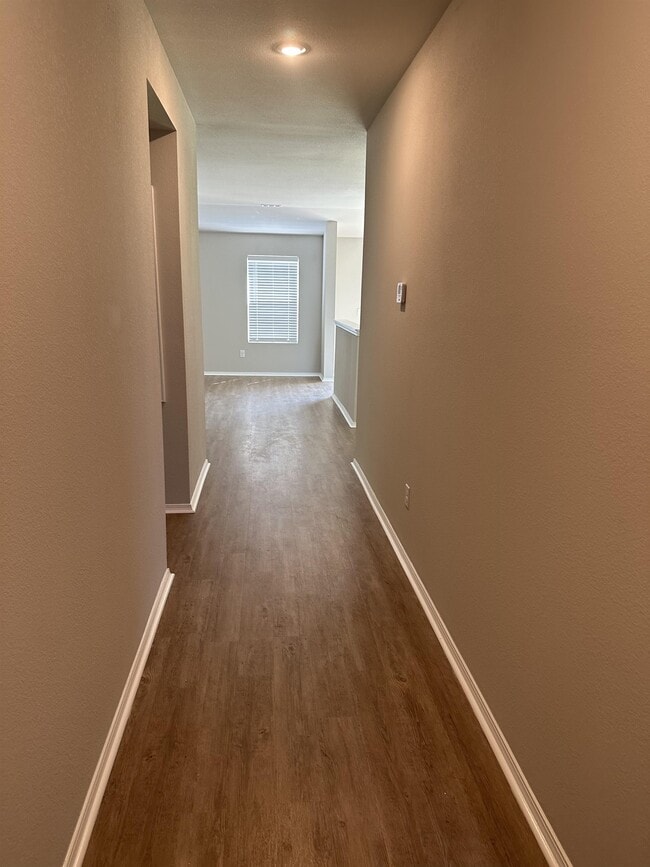 Foto del edificio - 5229 Yukon Dr