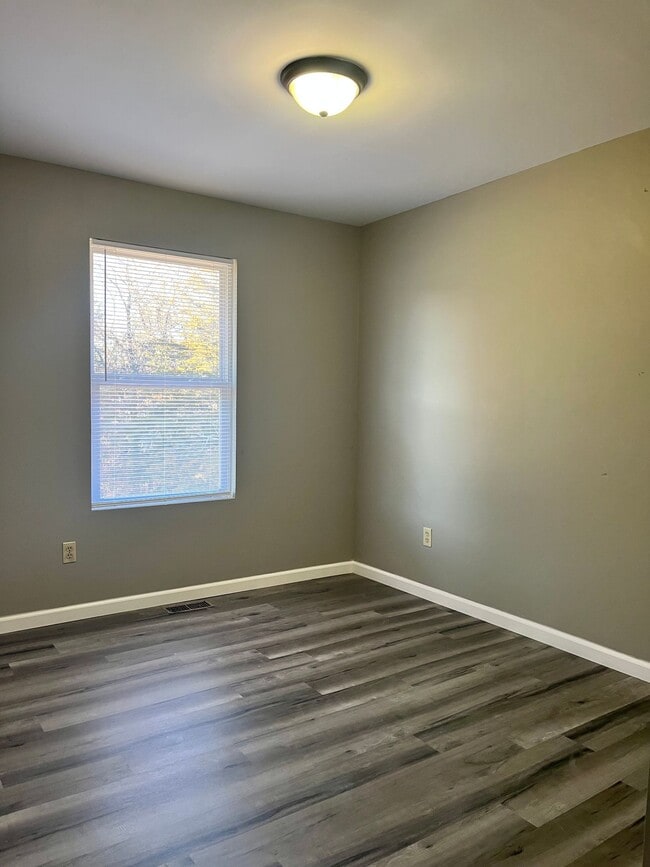 Building Photo - 416 Briden