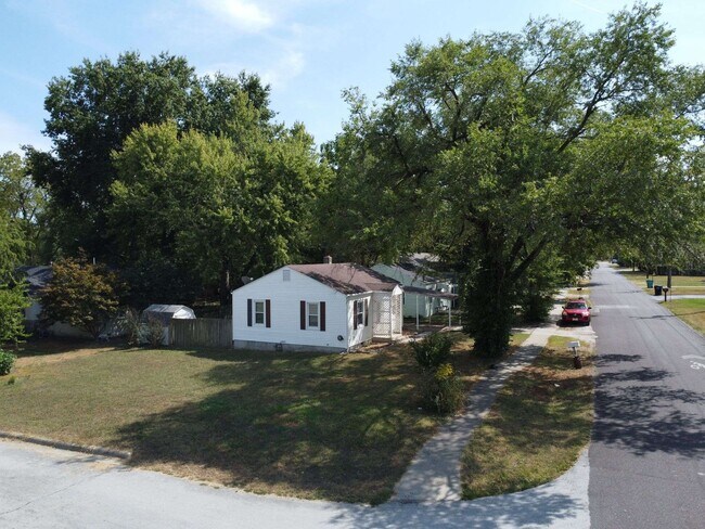 Foto del edificio - 402 S Dysart Ave