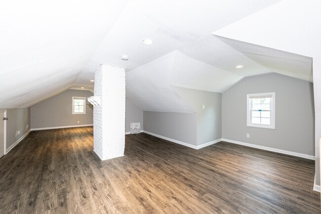 Building Photo - 2208 Sanderson Rd