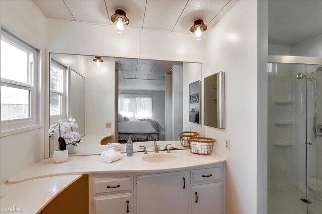 Building Photo - 2 br, 2 bath House - 275 Burnett Ave Spc 112