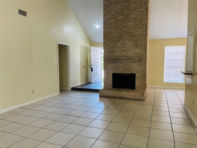 Building Photo - 210 Squires Bend
