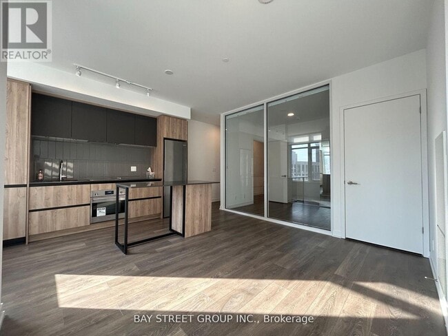 Building Photo - 8 Beverley Glen Blvd