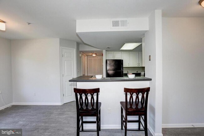 Foto del edificio - 921 Hillside Lake Terrace