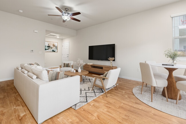 Building Photo - Willow Oak Villas