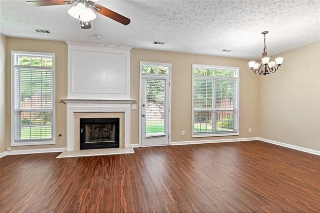 Building Photo - 3020 Serenade Ct