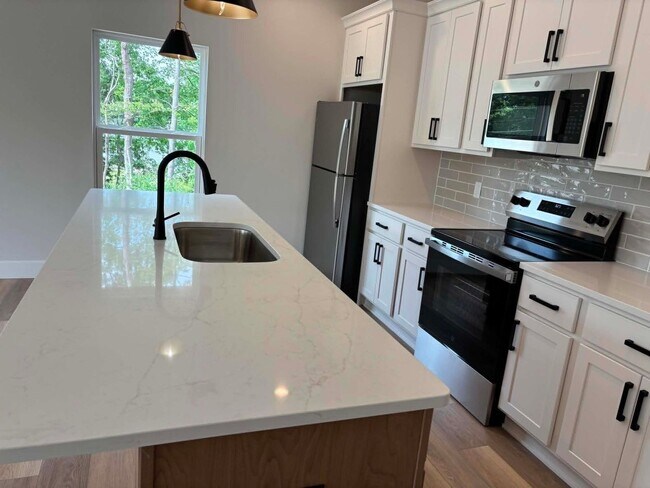 Building Photo - Brand-New Townhomes Near 5 Mile & East Beltline