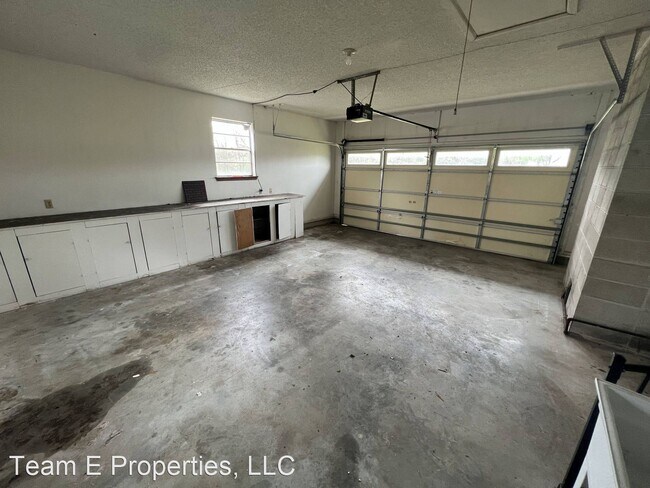Building Photo - 2 br, 1 bath House - 211 W Highway CC