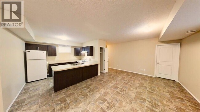 Building Photo - 11207-11298 98 St