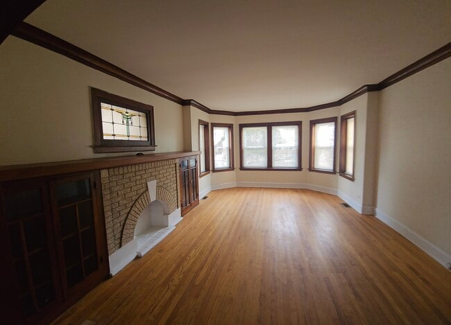 Building Photo - 5525 W Dakin St