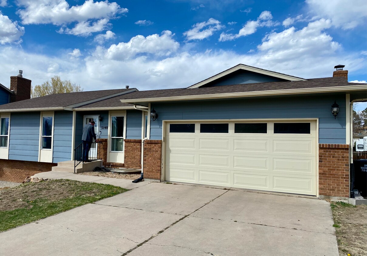 Primary Photo - 5140 Mayweed Ct