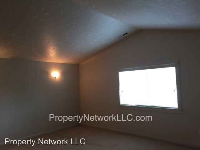 Building Photo - 3 br, 2.5 bath House - 5814 SE 18th St.