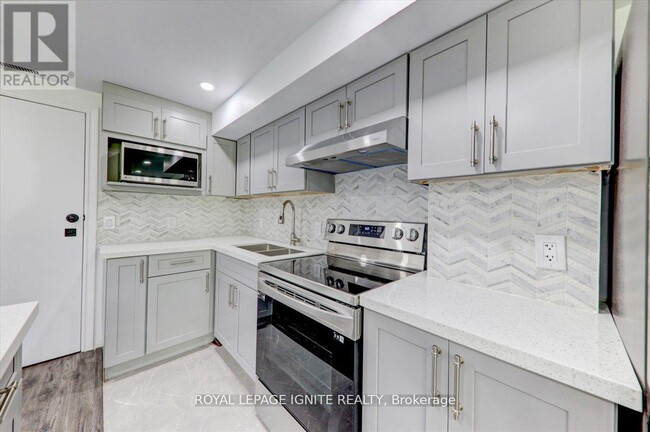 Building Photo - 103 Bremner St