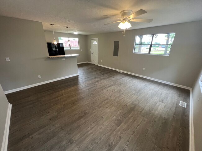 Foto del edificio - 724 Lanford Rd