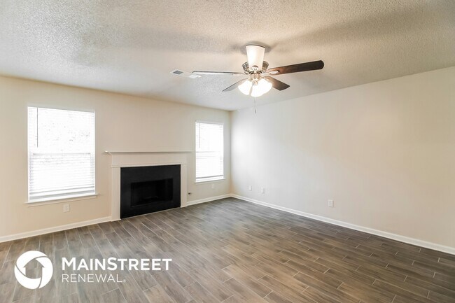 Foto del edificio - 7813 Newbury Dr