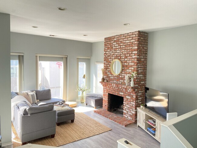 Living Room - 208 Walnut St