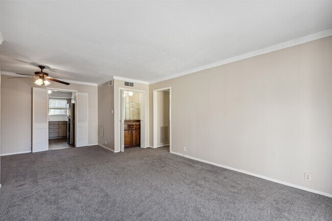 Building Photo - 7918 Royal Ln