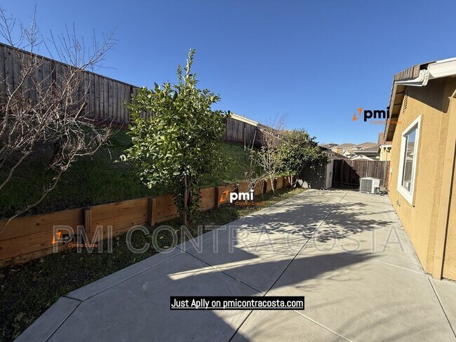 Foto del edificio - 2486 El Fresco Dr