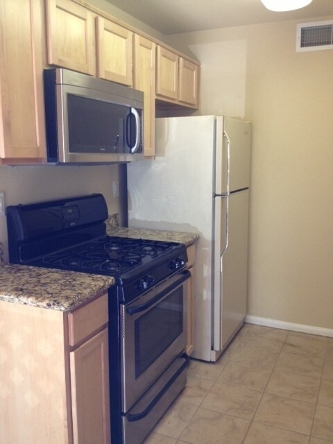 Building Photo - Apartment For Rent!
