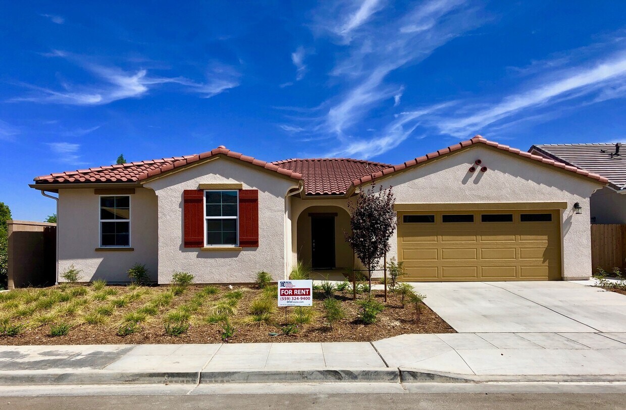 Foto principal - $2,395 Clinton & Temperance, 4 Bedroom - E...