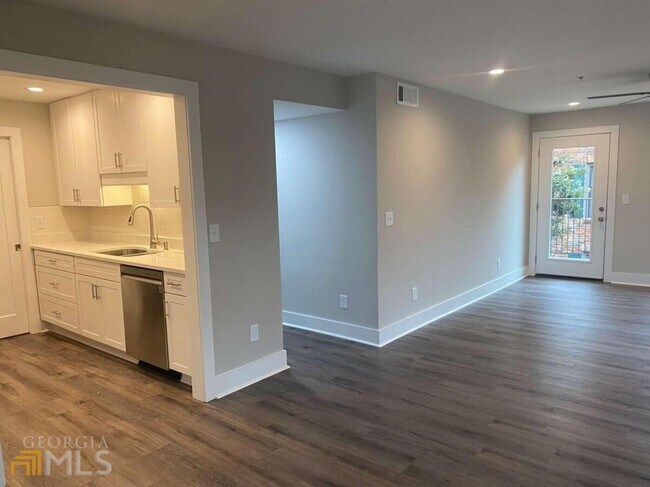 Foto del edificio - 3117 Colonial Way