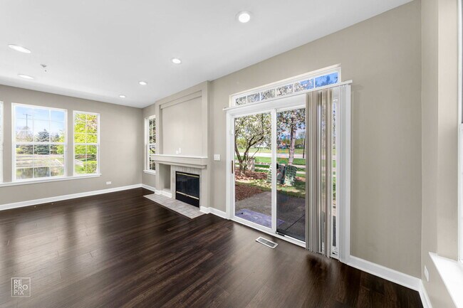 Foto del edificio - 2673 N Greenwood Ave