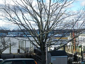 Building Photo - 25 Cove Ave