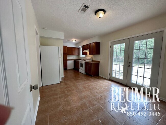 Building Photo - Coastal Living in Charming Innerarity Point
