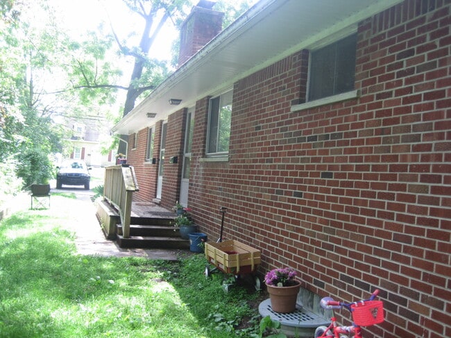 Building Photo - 2010 Dexter Ave
