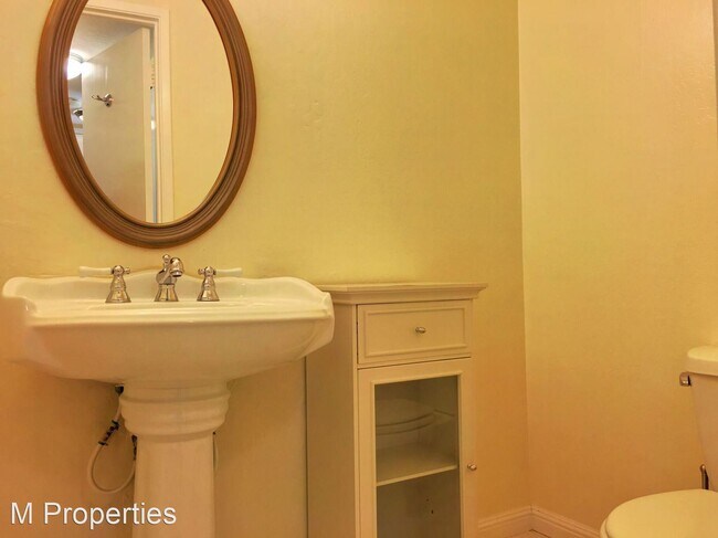 Building Photo - 2 br, 2.5 bath House - 1036 Grebe Street
