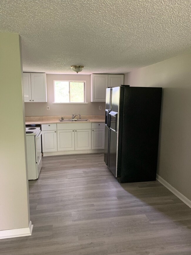 Kitchen - 537 Norwood Dr