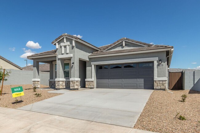 Building Photo - Like new home with pristine interior!