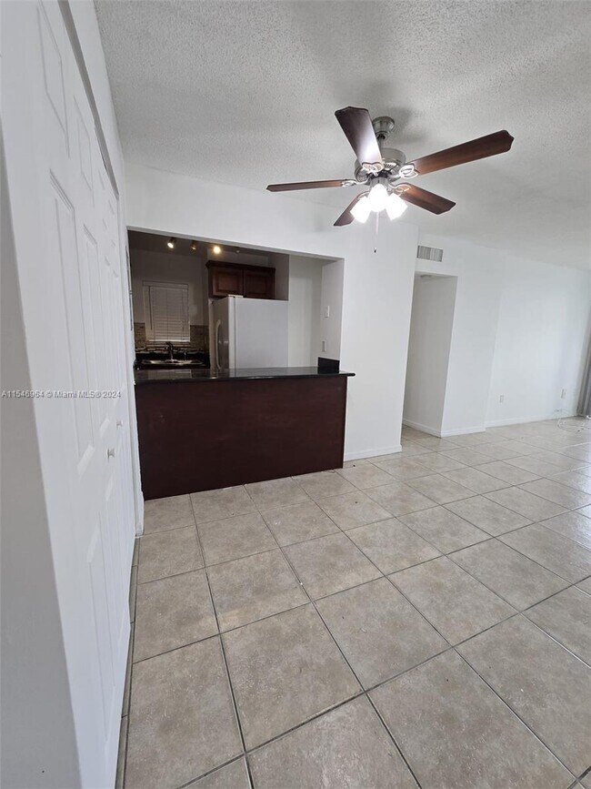 Foto del edificio - 816 NW 87th Ave