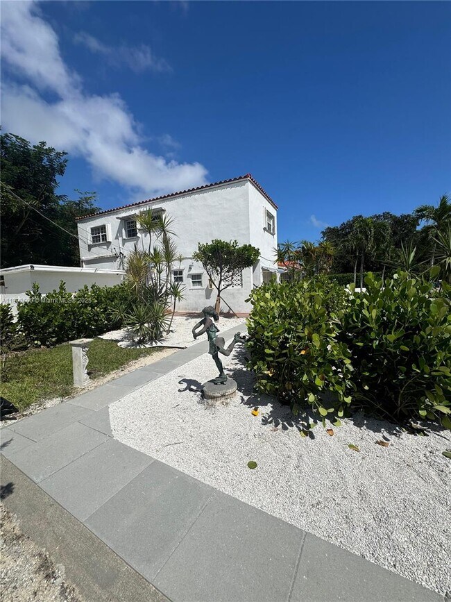 Foto del edificio - 1105 NE 119th St