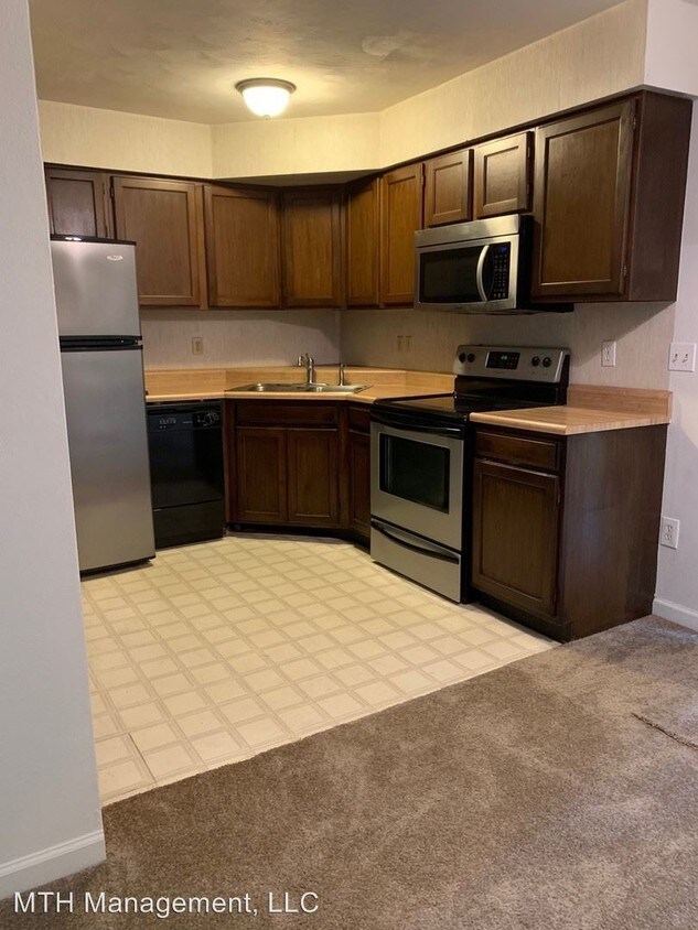 Foto principal - 10371-10415 Portage Rd