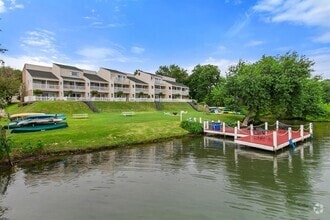 Building Photo - 1818 S Lakeshore Blvd