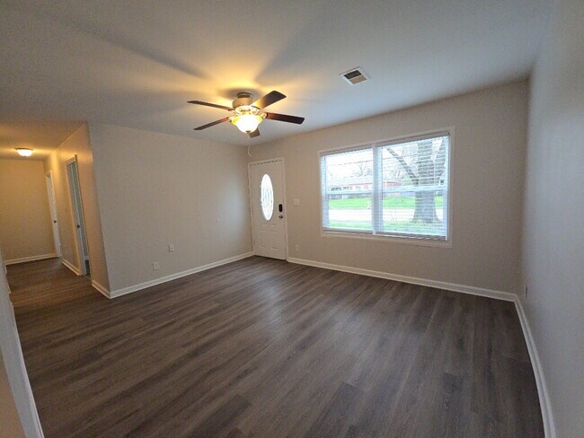 Building Photo - 981 Olympia Dr